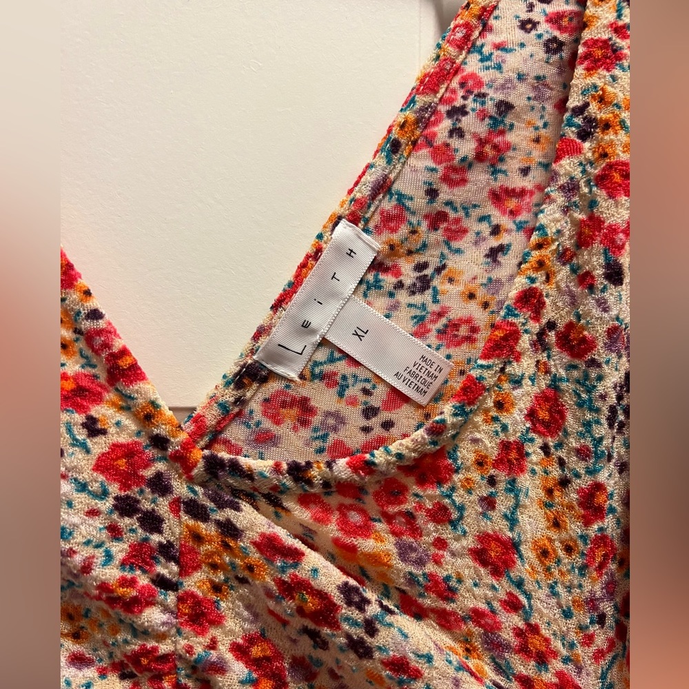 LEITH XL crinkle floral body suit, worn once perfect condition!